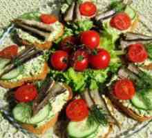 Сендвичи со sprats и свежи краставици