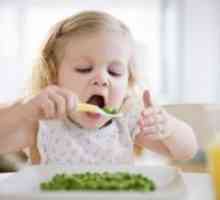 Што да се хранат дете во една година?