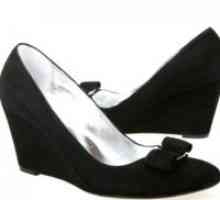 Црни чевли клинови
