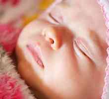 Што да правите ако очите на новороденчето се продлабочуваат
