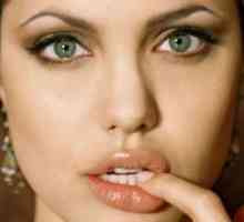 Совршен усните на Анџелина Џоли