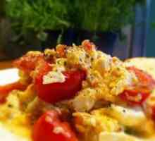 Пржени јајца со домати и колбаси