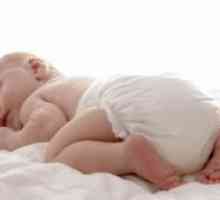 Како да се излечи боцкави топлина во новороденче?