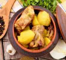 Како да се готви месо и компири во тенџере?