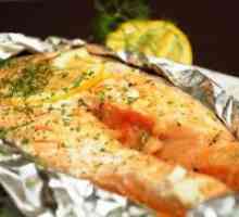 Како да се готви лосос во фолија во рерна?