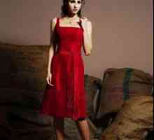 Краток црвен фустан