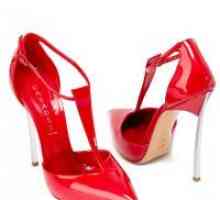 Црвен патент кожени чевли