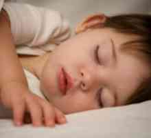 Зошто дете мелење забите во сон