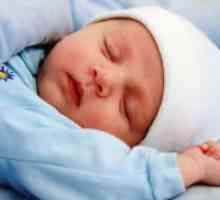 Колку спиење бебе во 1 месец?