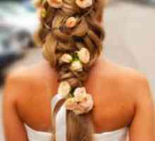 Свадба фризура со свежо цвеќе