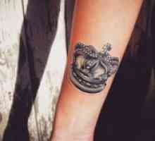 Тетоважа на раката нејзината круна