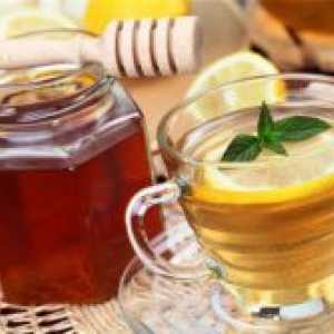Корисни чај со мед