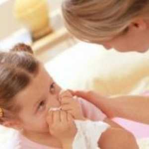 Како да се третираат течење на носот кај дете?