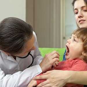 Како за лекување на болки во грлото кај децата