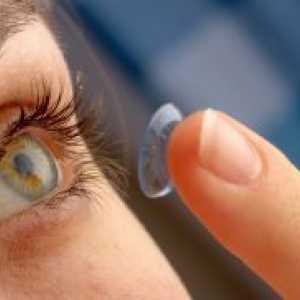 Како да се вметне на леќа во окото?
