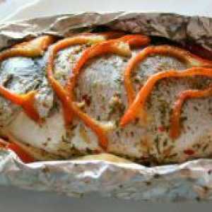 Како да се пече риба во фолија во рерна?