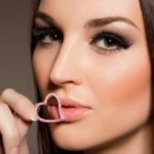 Како да се зголеми усните дома?