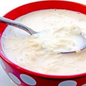 Млеко супа со тестенини