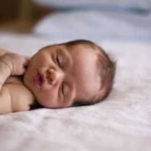 На новородените бебиња не спие