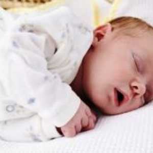 Зошто дете рчи кога тој спие?