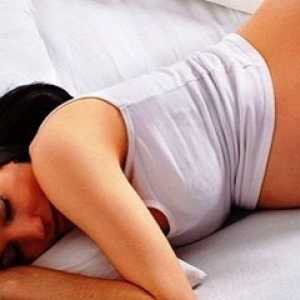 Пропуштање на амнионска течност за време на бременоста