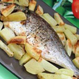 Риба со печен компир