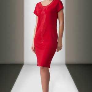 Од што да се носат црвен фустан - комбинација на додатоци и обувки