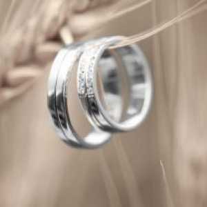 Сребрена дијамантски прстен