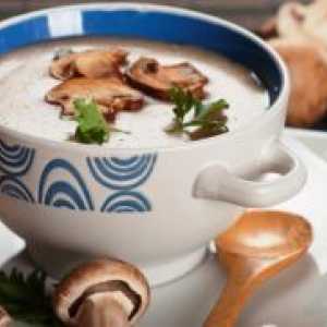 Супа со печурки и топено сирење