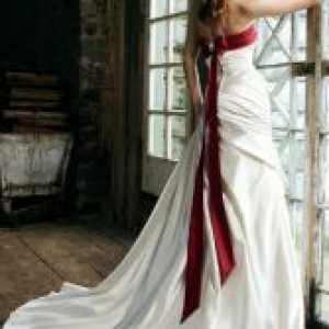 Венчаница со црвена панделка