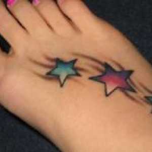 Тетоважа ѕвезди на ногата