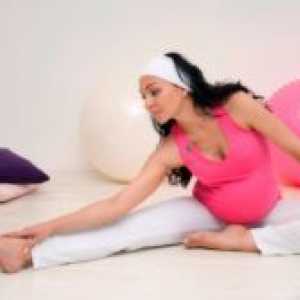 Вежби за бремени жени на fitball