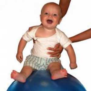 Вежба на топката за доенчиња