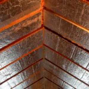 Топлинска изолација на таванот во куќата со ладна покривот